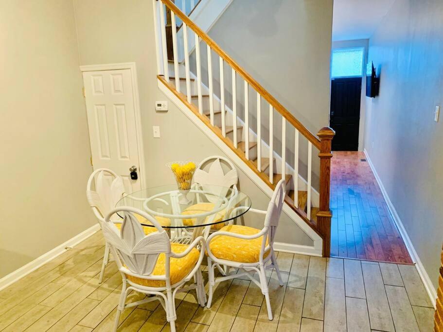 Upscale 2Bd/1.5Ba Townhome Mins To Jhh & Downtown 볼티모어 외부 사진