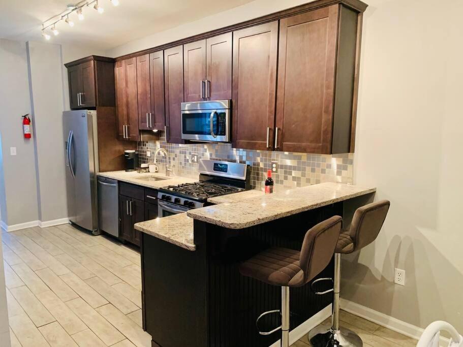 Upscale 2Bd/1.5Ba Townhome Mins To Jhh & Downtown 볼티모어 외부 사진